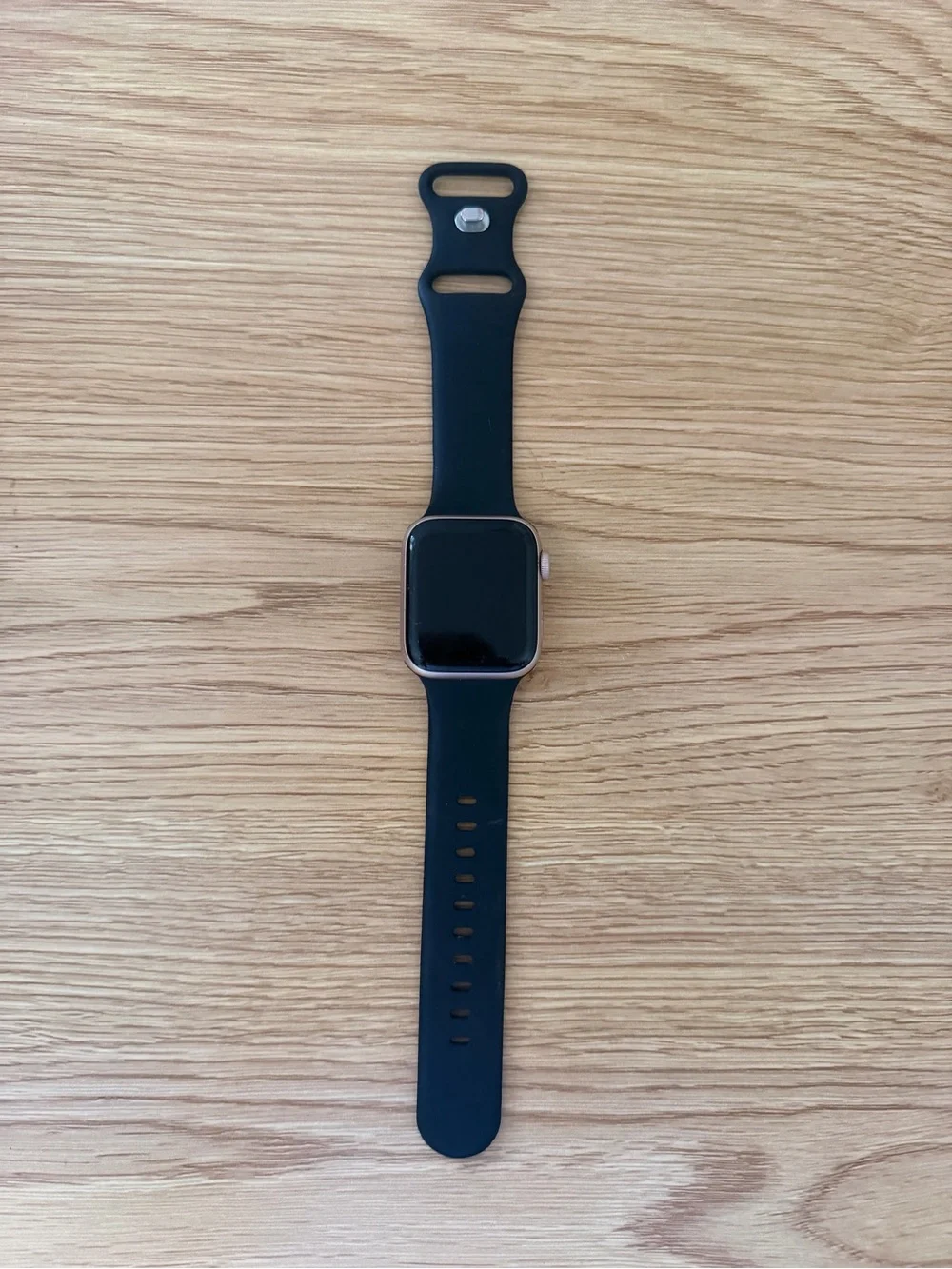 APPLE WATCH SERIES 5 with Black Sport Band - Compatible Wearable